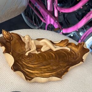 Elegant Gold and Cream Leaf Art Sculpture